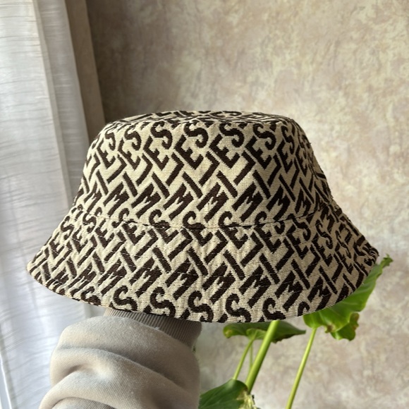 mini purse with the matching bucket hat. 🤎 - Picture 3 of 3